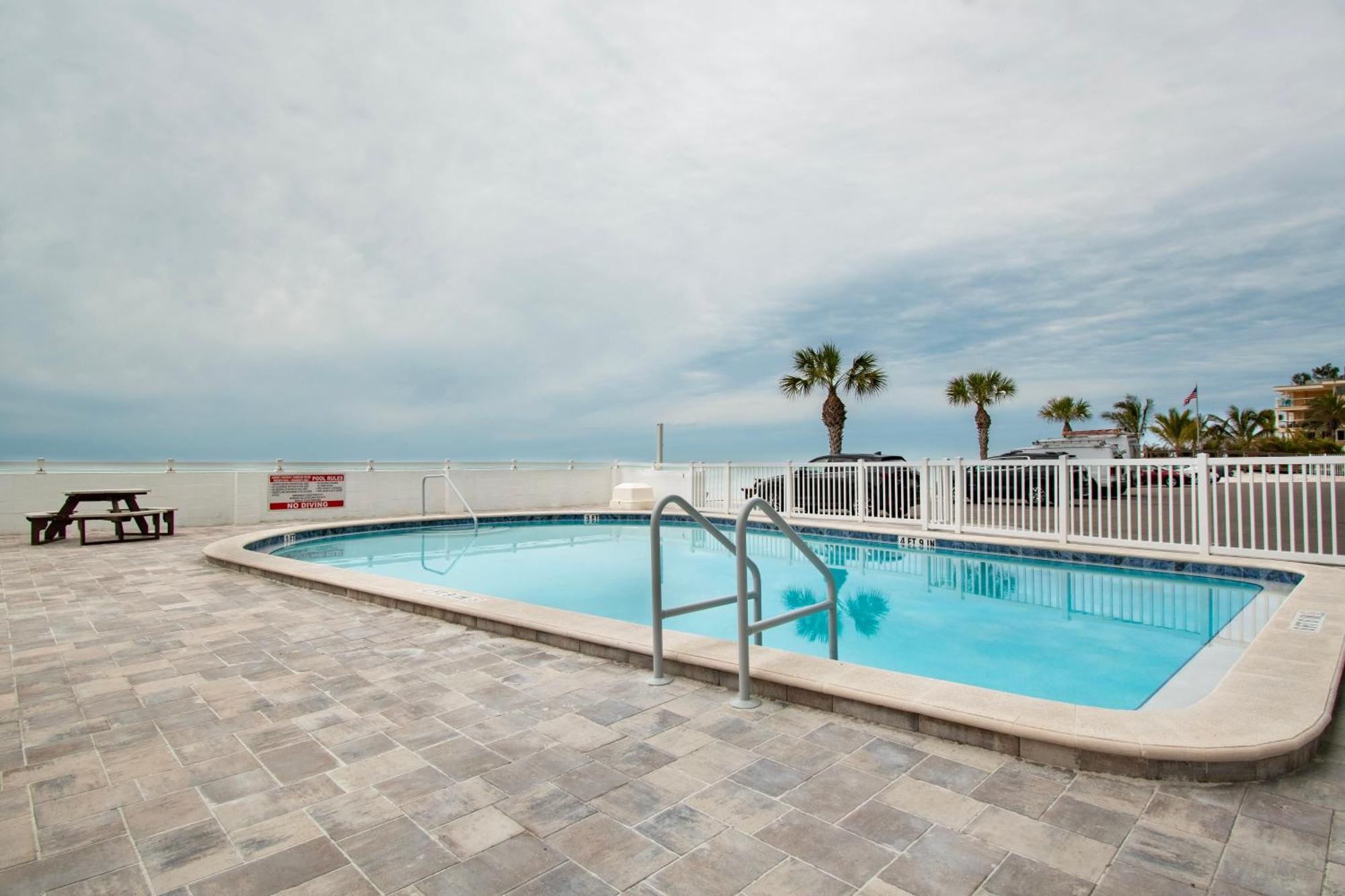 Funshine Sunset Beach St. Pete Beach Bagian luar foto